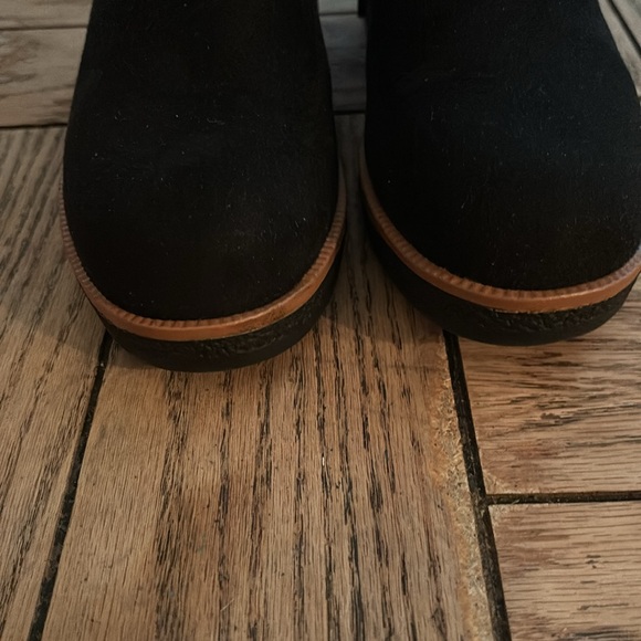 Brand New never been worn. Size 8 Ankle Wdge Boot. - Picture 3 of 7